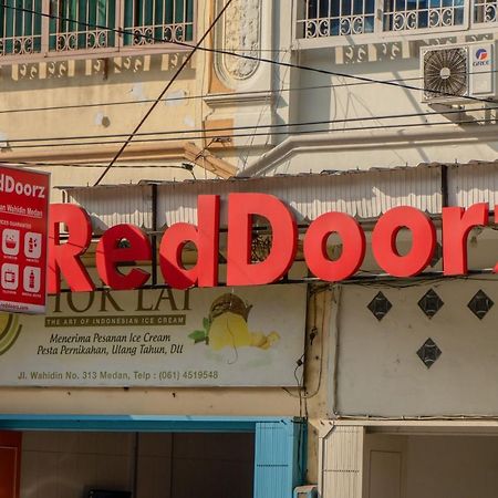 Reddoorz @ Jalan Wahidin Medan Hotel Exterior foto