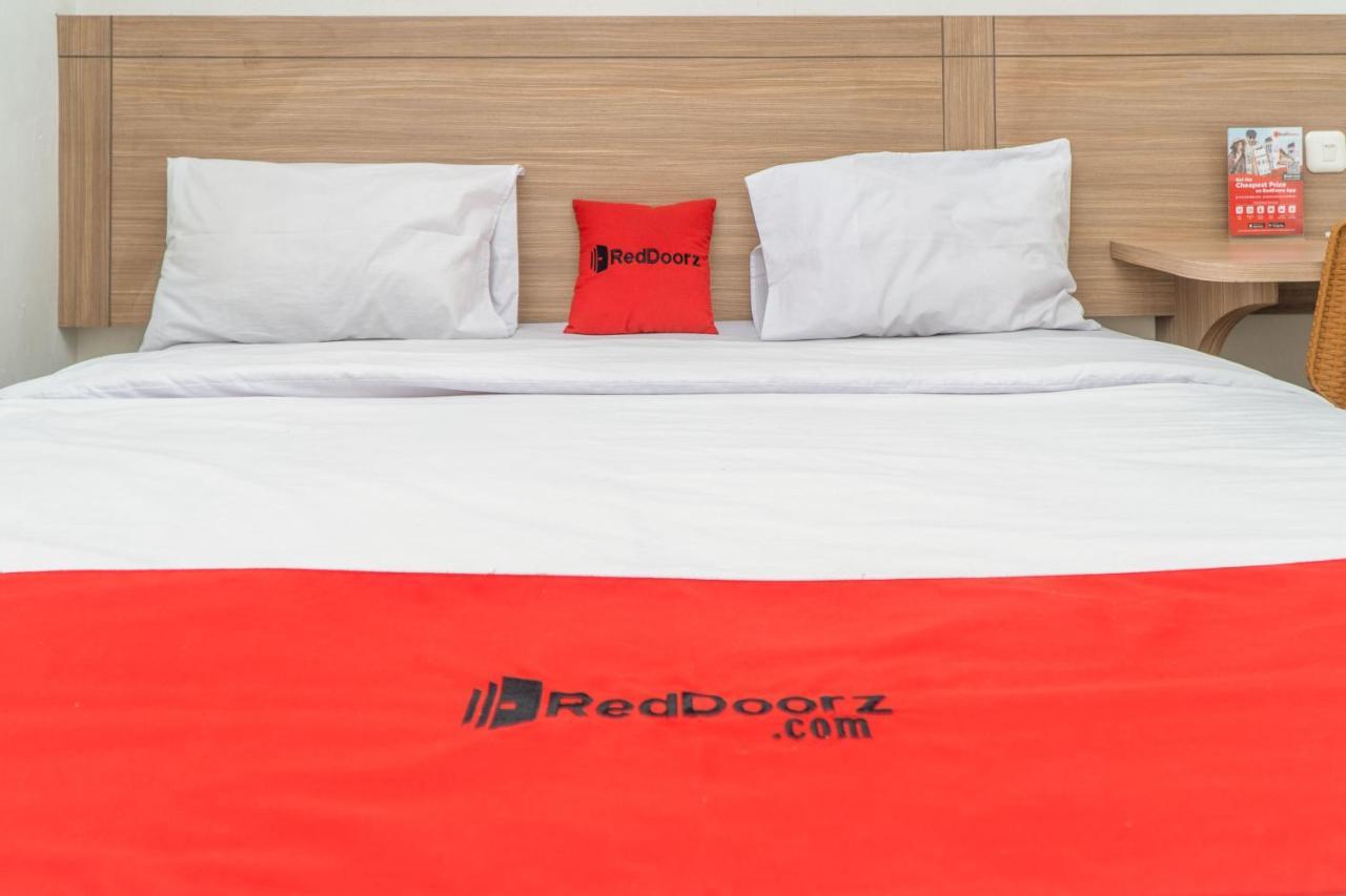 Reddoorz @ Jalan Wahidin Medan Hotel Exterior foto