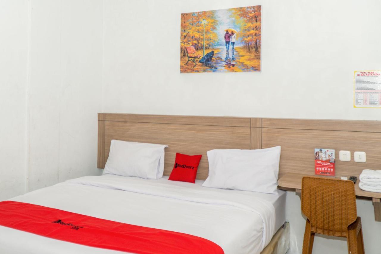 Reddoorz @ Jalan Wahidin Medan Hotel Exterior foto